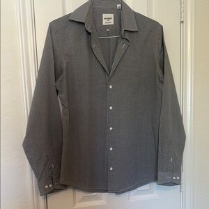 Men's Gray Button-Up Shirt